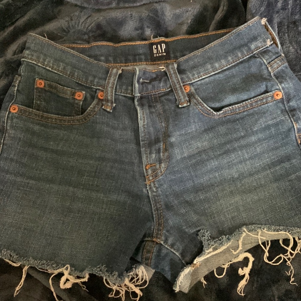 Gap shorts